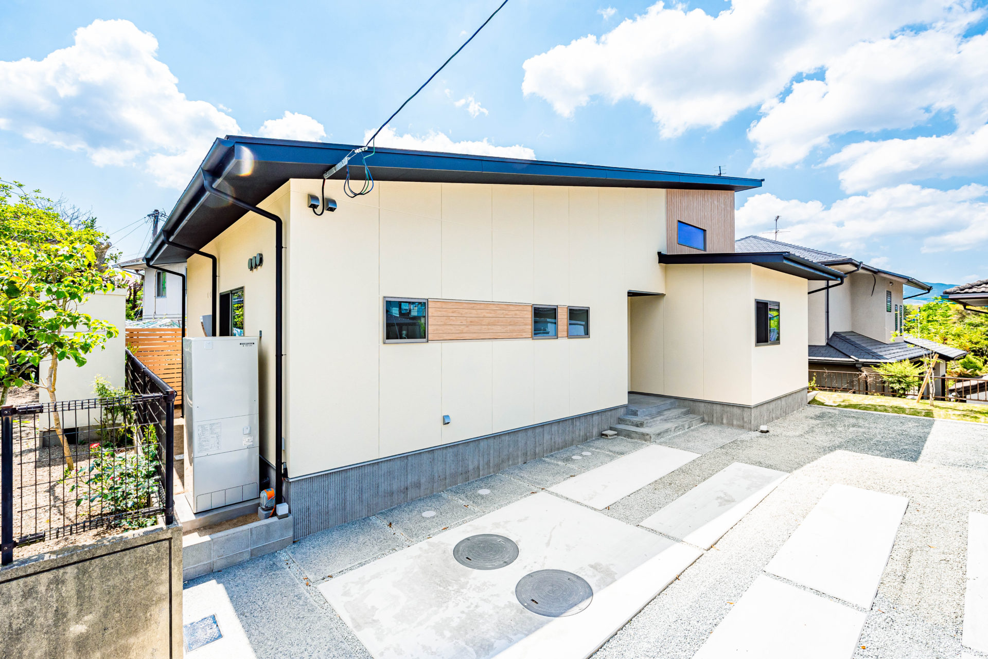 窓から覗く緑が爽やかなロフト付き平屋 施工事例 オーナー様の声 熊本の土地 分譲地 新築一戸建て 建売ならアネシス 公式