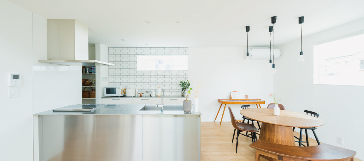 三角屋根の清らかな家