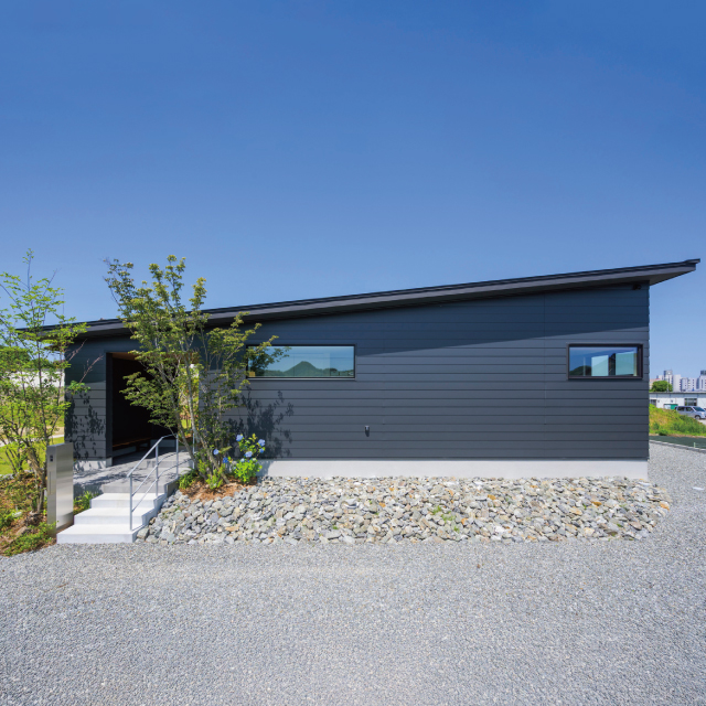 景色を招き入れる<br>軒の深い平屋