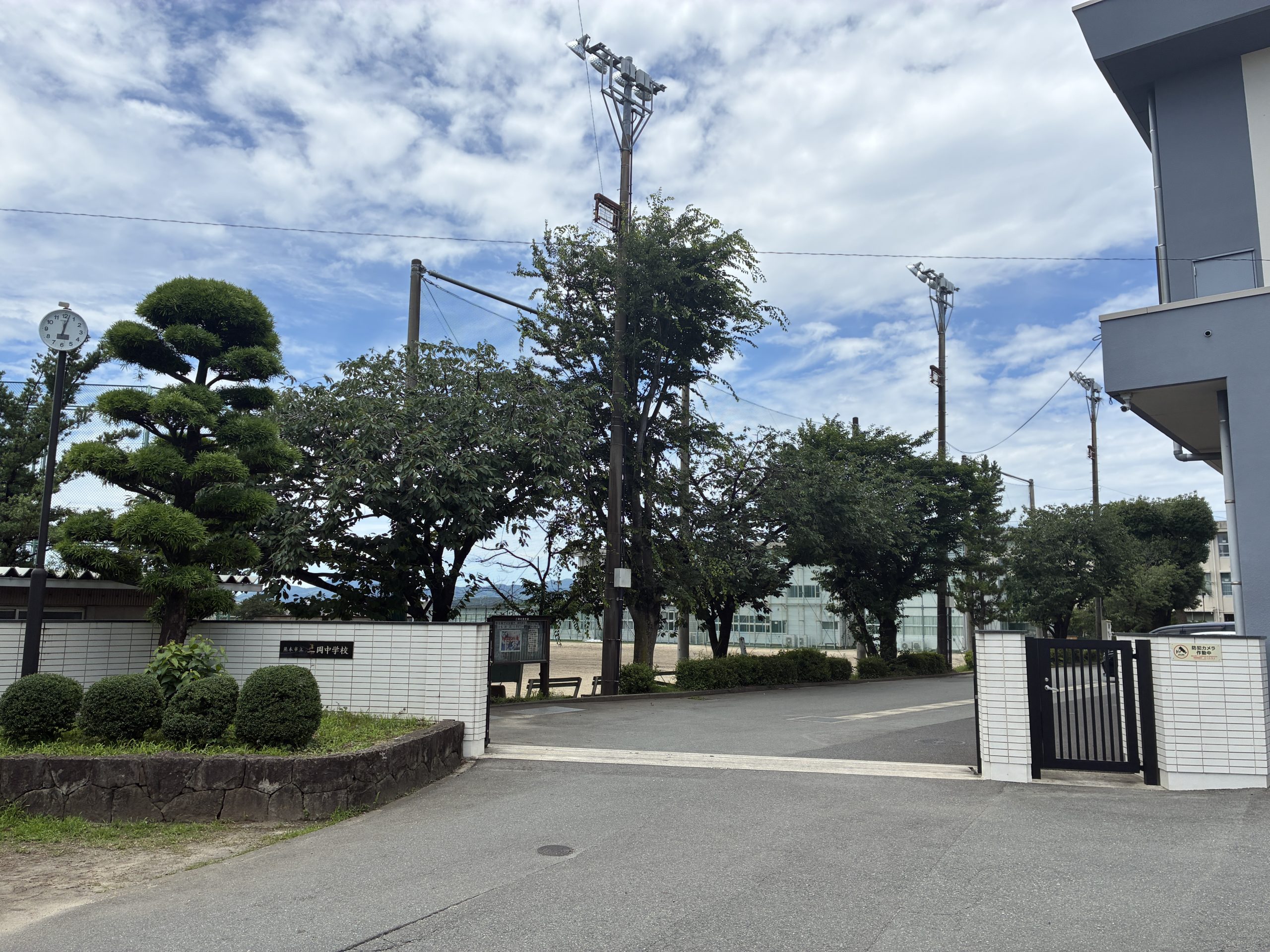 二岡中学校