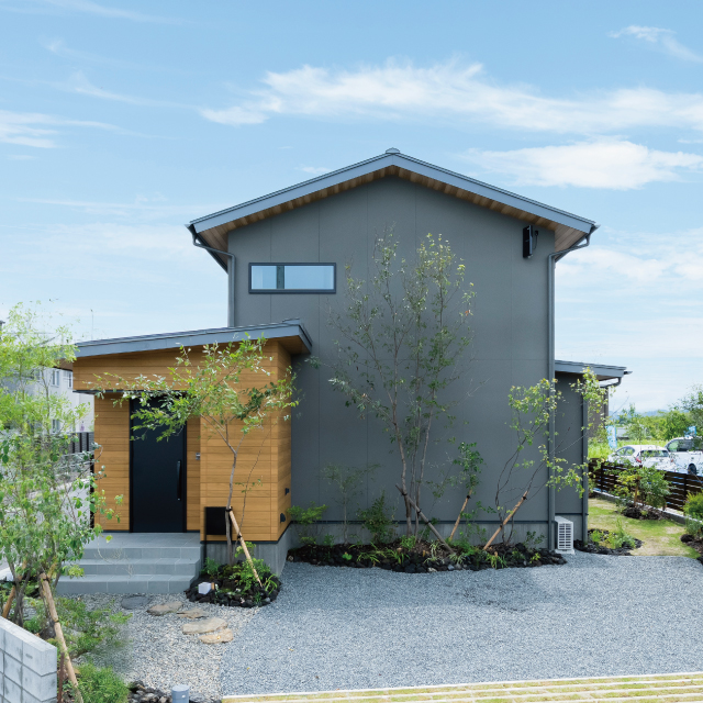 素材感と街並みが調和する<br>”つながり”のある住まい
